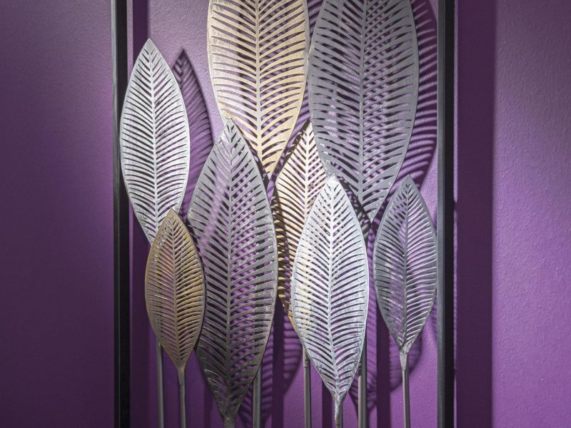 Wand-Dekoration violett Blätter Metall wohnen Haus Burgenheimat Hotel Roter Ochse Übernachtung Apartments Kultur Rhens Mittelrheintal
